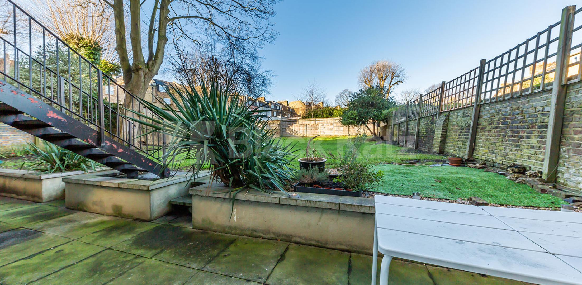 Spacious modern one bed with access to a communal garden  Camden Road, Camden